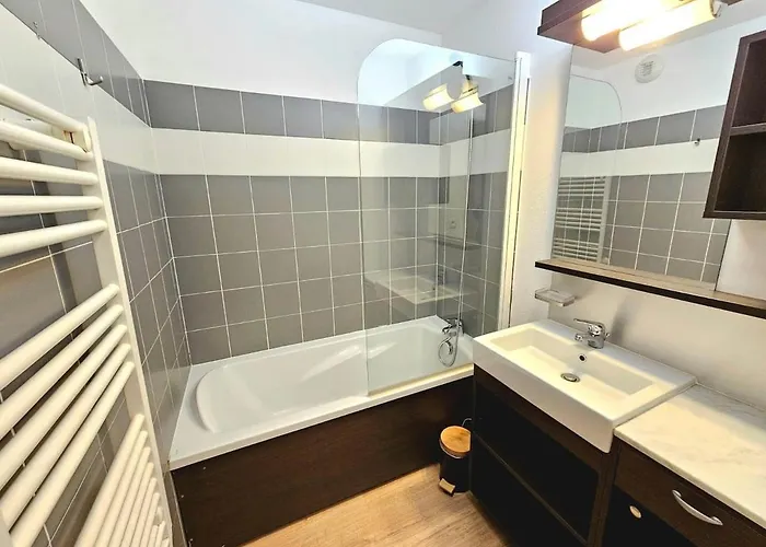 Apartment Renove 6 Pers Et Piscine Chauffee Terrasse 20 M2